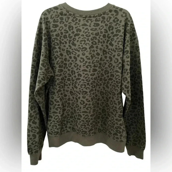 NWT Victoria’s Secret Olive Green Leopard Cheetah Print Sweatshirt Size Medium - Picture 2 of 3